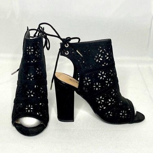 JustFab Flower Power Perforated Heeled Sandal Black Size 7.5 - Picture 2 of 2
